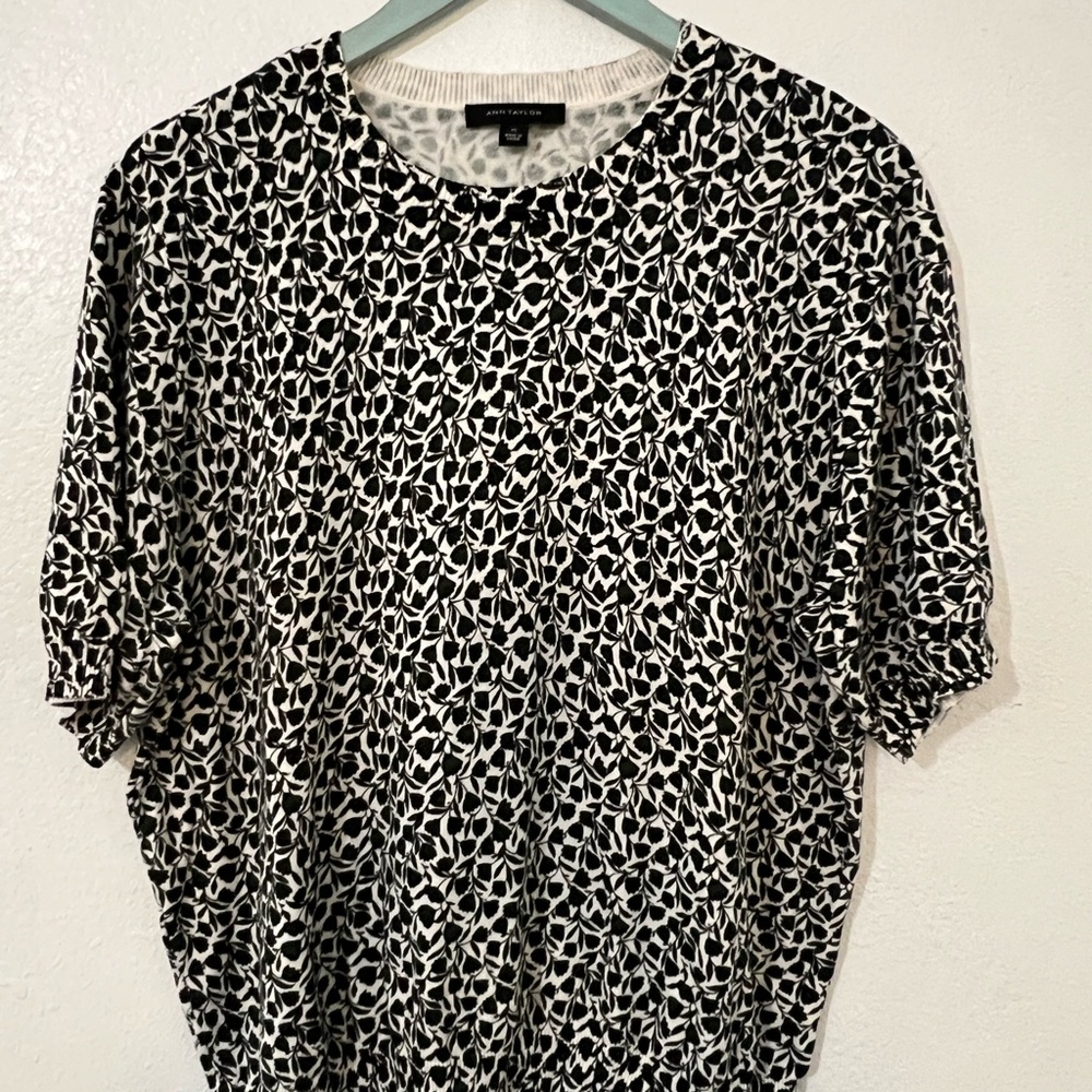Ann Taylor | Black, green and White Patterned Women's Top. Sz XL